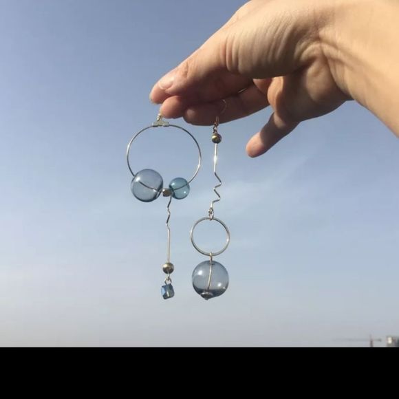 Gold titanium and green blown glass artisan asymmetrical boho art earrings new - Picture 2 of 8